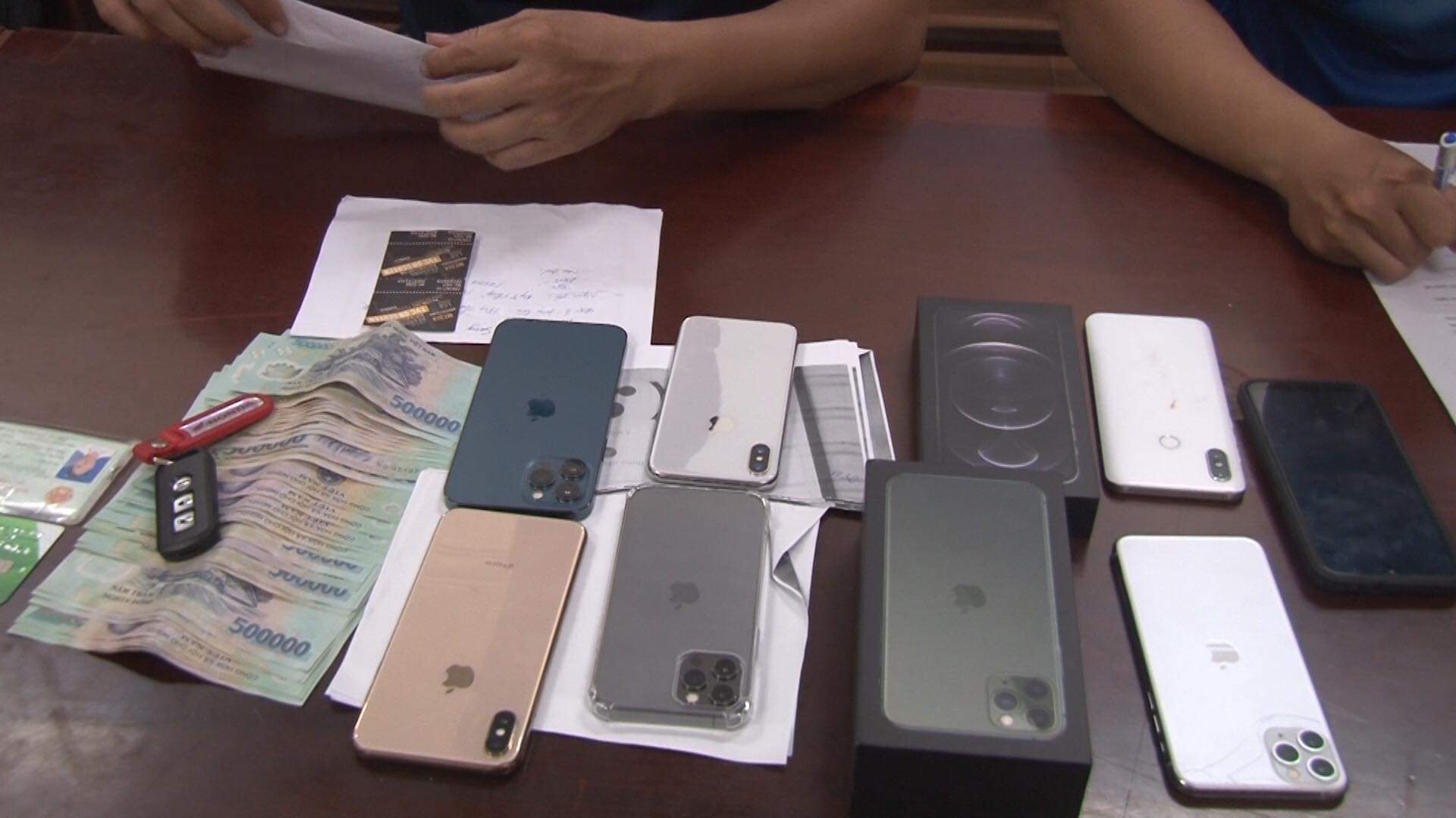 Bắt 2 đối tượng dùng chiêu độc lừa đảo chiếm đoạt hàng tỉ đồng