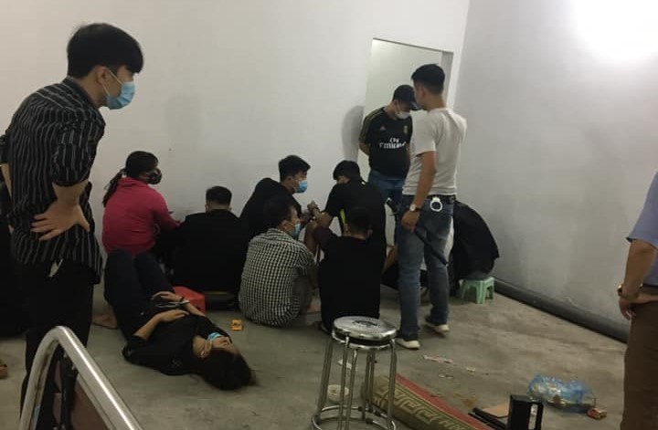 Triệt phá ổ cờ bạc tinh vi trong boogke tầng hầm