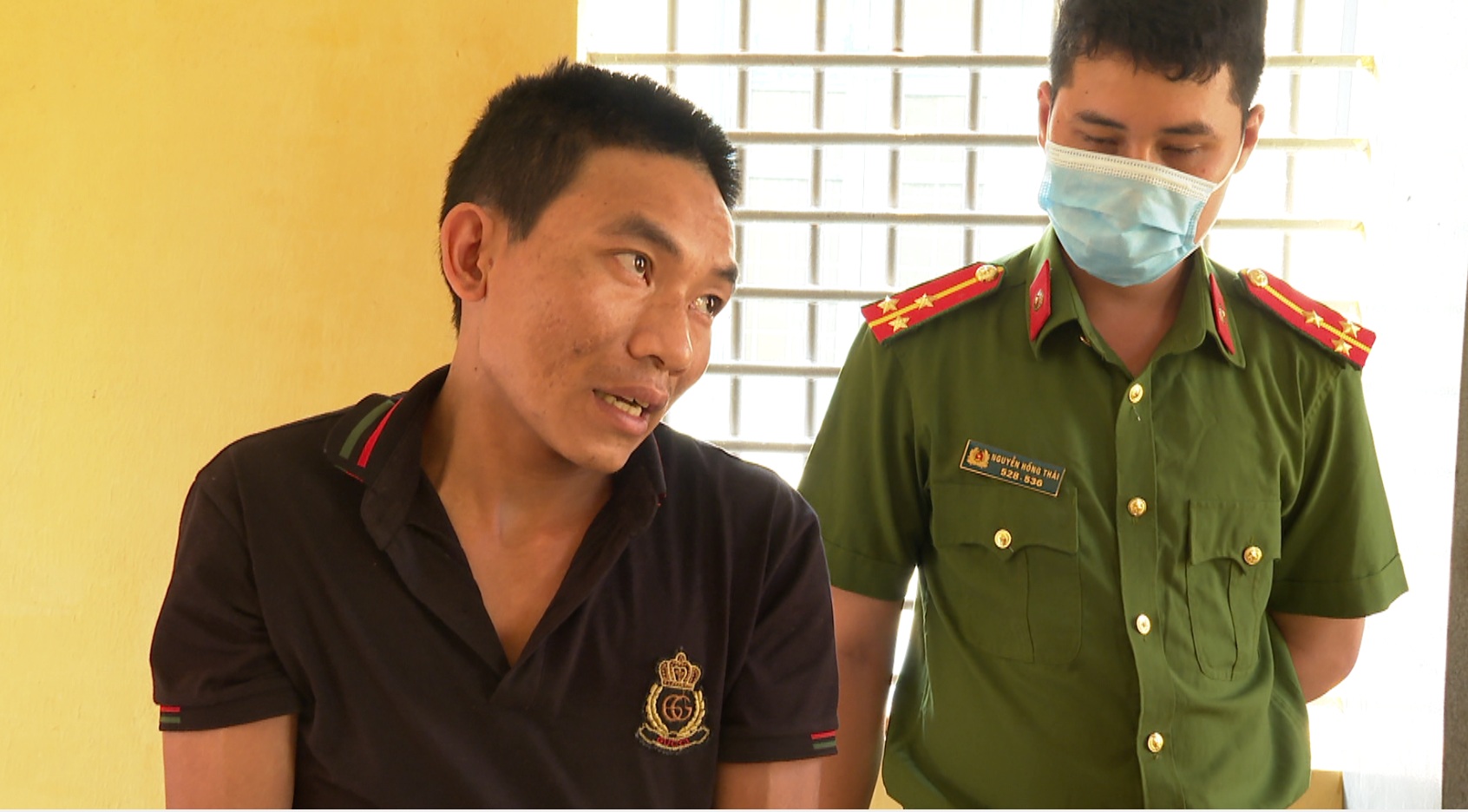 NÓNG Phá đường dây tiền NTD giả, bắt 2 đối tượng, thu 4 khẩu súng