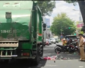 Xe rác cán chết một phụ nữ bán vé số ở trung tâm TP Hồ Chí Minh