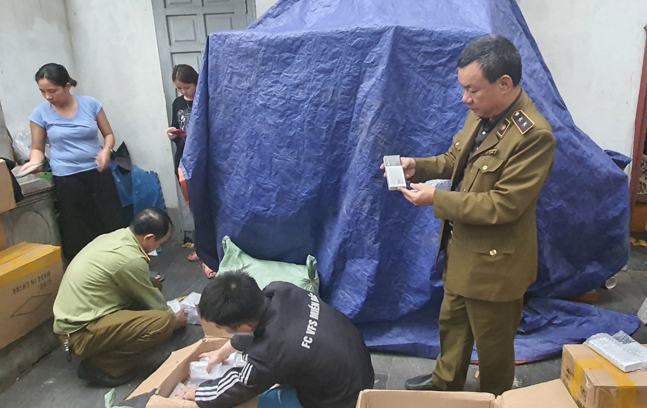 Phát hiện hơn 2 000 sản phẩm pin dự phòng giả hãng Samsung