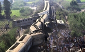 Kinh hoàng khoảnh khắc 2 đoàn tàu hỏa tông nhau khiến 140 người thương vong ở Ai Cập