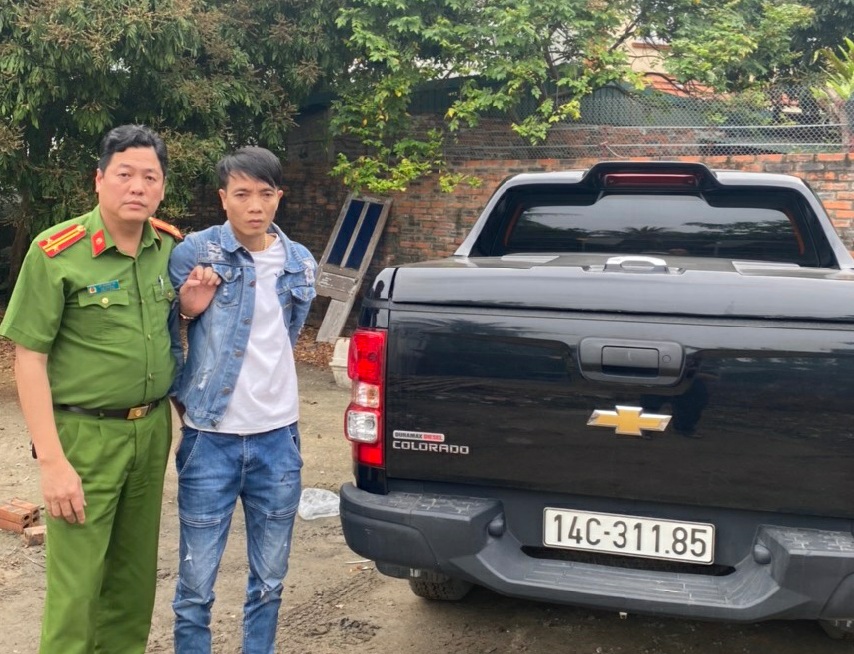 Mâu thuẫn trong tiệc cưới, bắn chết người cùng bàn