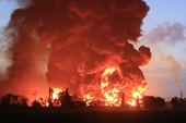 Hỏa hoạn nhấn chìm nhà máy lọc dầu Balongan- Indonesia trong biển lửa
