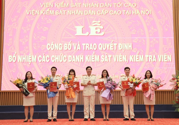 Viện cấp cao 1 Trao quyết định bổ nhiệm chức danh Kiểm sát viên và Kiểm tra viên
