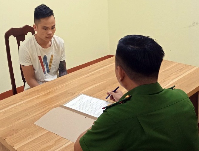 Khởi tố vụ án hành hung tài xế ô tô vì xin vượt không được