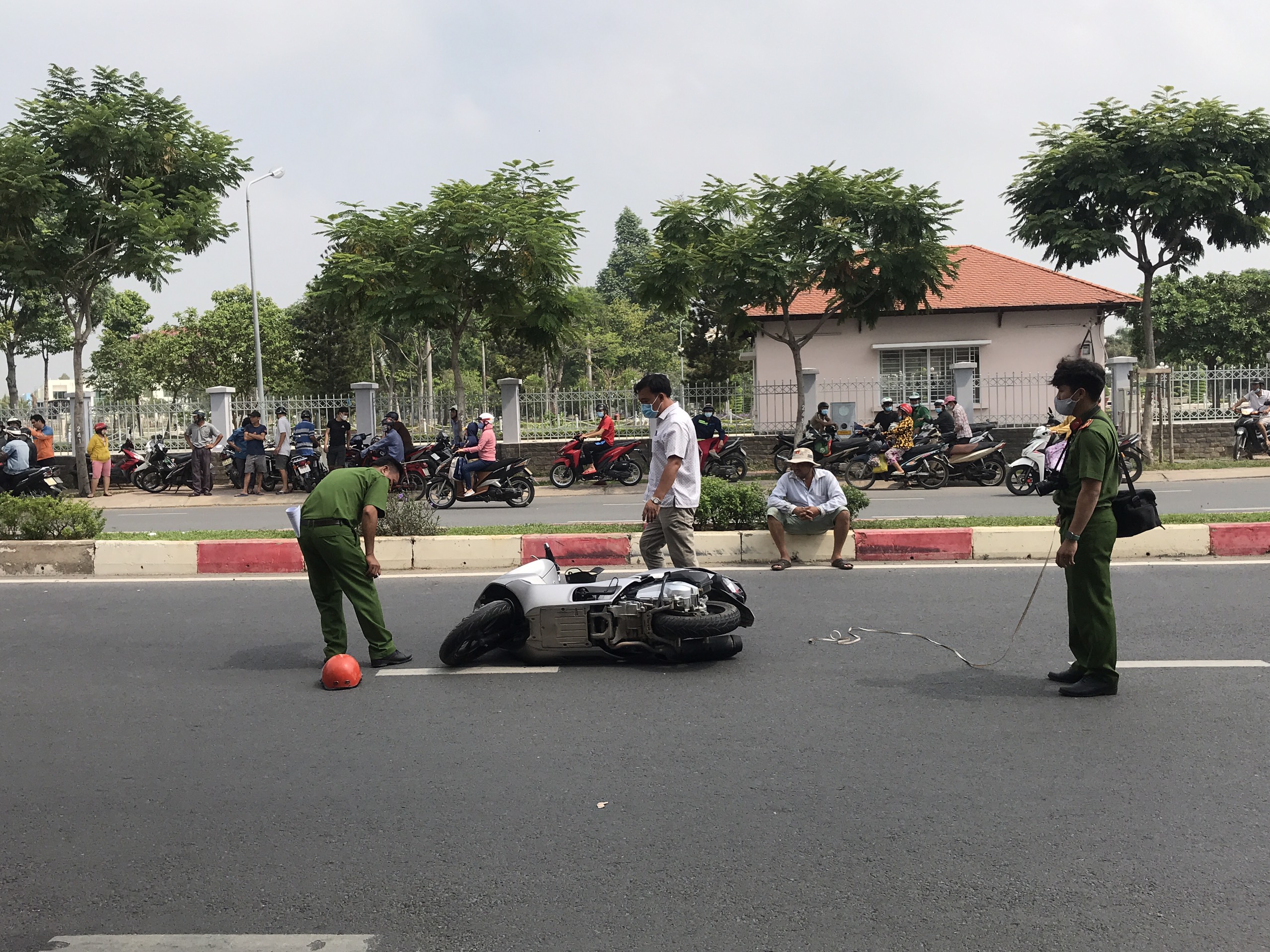 Xe buýt cuốn người đàn ông vào gầm, nạn nhân tử vong tại chỗ