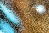 Giải mã cấu trúc xanh kỳ lạ phát sáng trên sao Hỏa gây bão giới khoa học