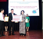Tập đoàn Hưng Thịnh trao tặng 50 tỉ đồng kinh phí mua vắc - xin phòng ngừa COVID-19