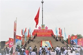 Lễ thượng cờ đặc biệt bên bờ Hiền Lương - Bến Hải