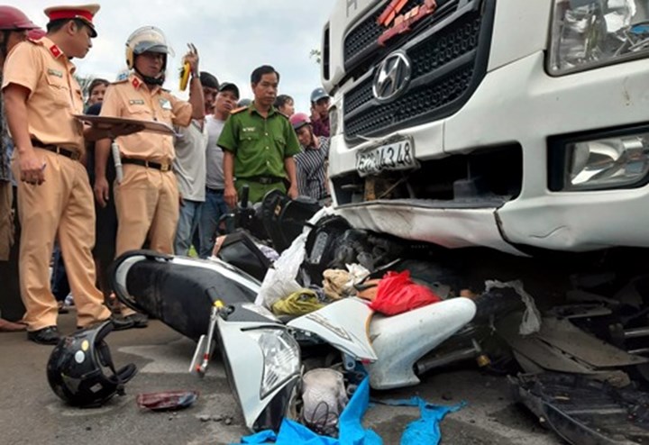 Ngày nghỉ lễ thứ ba 16 người tử vong vì tai nạn giao thông