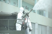 BTL Thủ đô và Binh chủng Hóa học phun khử khuẩn tại bệnh viện K cơ sở Tân Triều