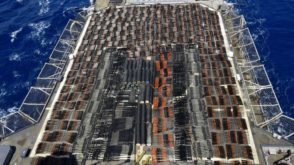 Hải quân Mỹ thu giữ lô vũ khí tối tân từ tàu không quốc tịch ở Biển Ả Rập