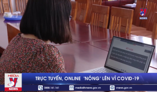 Tranh cãi về học trực tuyến vẫn nóng sau hơn 1 năm đại dịch COVID-19