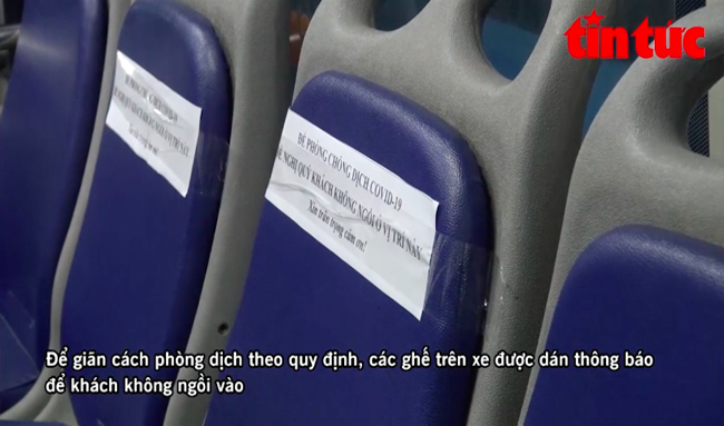 Khử khuẩn, giãn cách để bảo đảm an toàn trên các tuyến xe buýt mùa dịch COVID-19