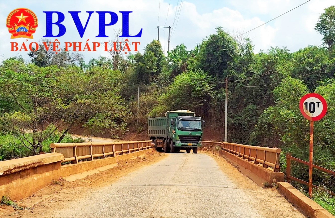 Chủ tịch huyện chỉ đạo “nóng” vụ hàng loạt xe chở đá thi nhau “giằng xé” đường thôn