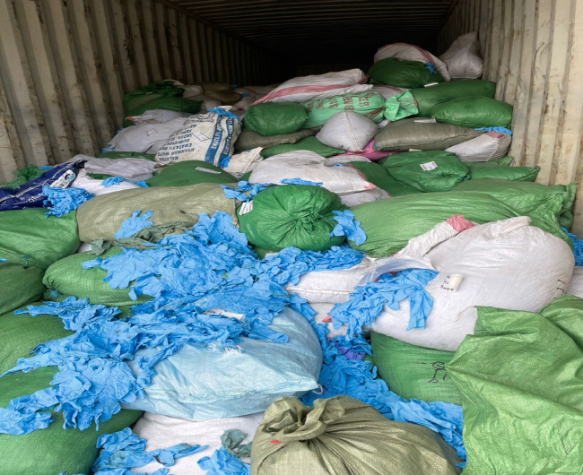 Hãi hùng phát hiện gần 15 tấn găng tay đã sử dụng nhập khẩu từ Trung Quốc