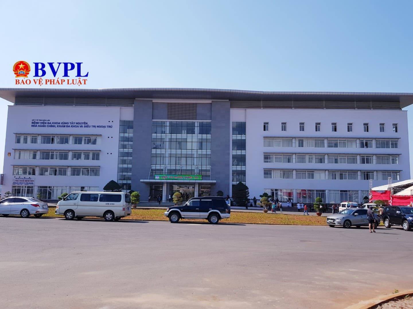 CLIP Bệnh nhân rơi từ tầng 3 của bệnh viện xuống đất tử vong