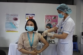 Hình ảnh những công nhân đầu tiên của tỉnh Bắc Ninh được tiêm Vắc-xin phòng chống COVID-19