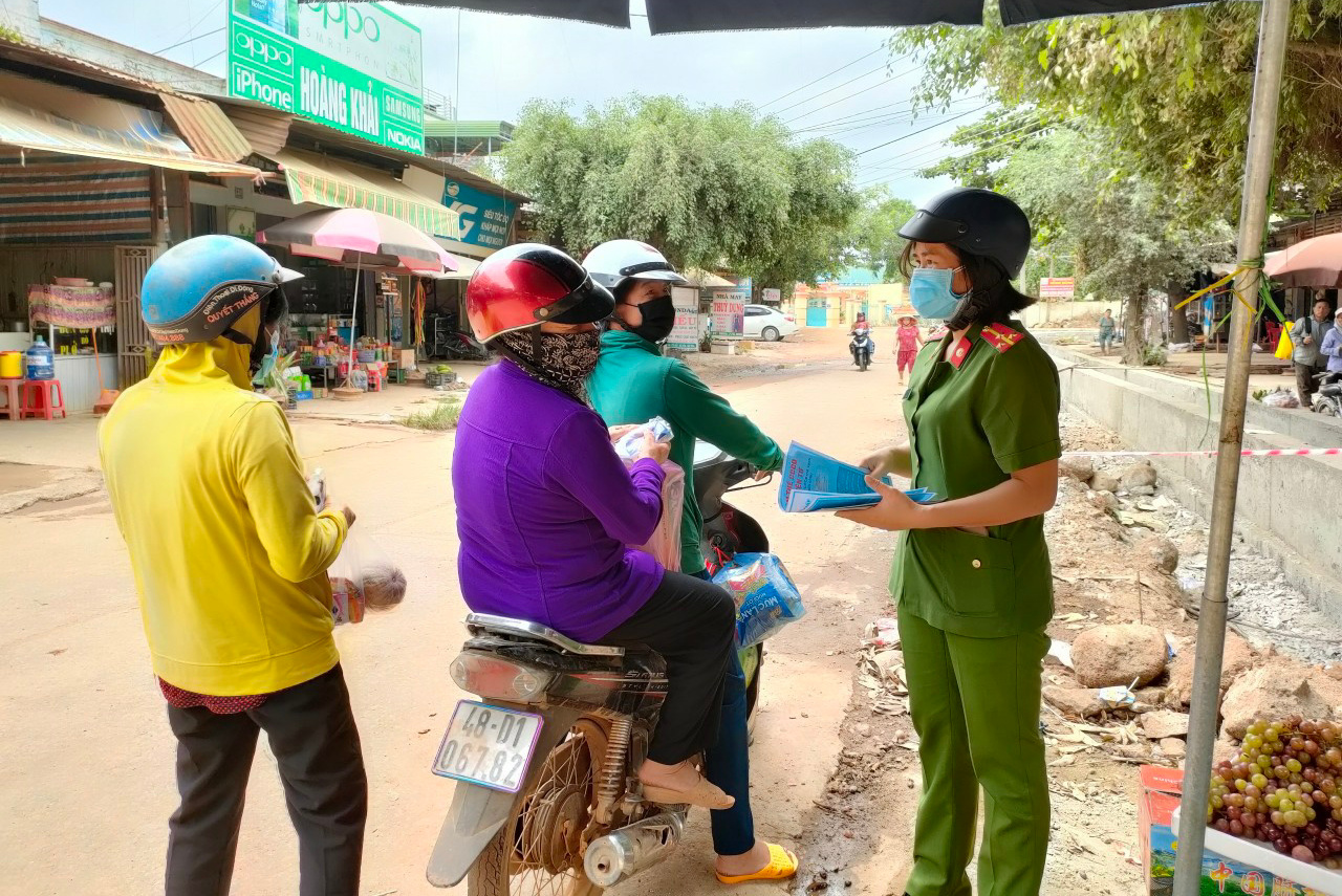 Chung sức cùng lực lượng trực tiếp làm nhiệm vụ phòng, chống dịch COVID-19