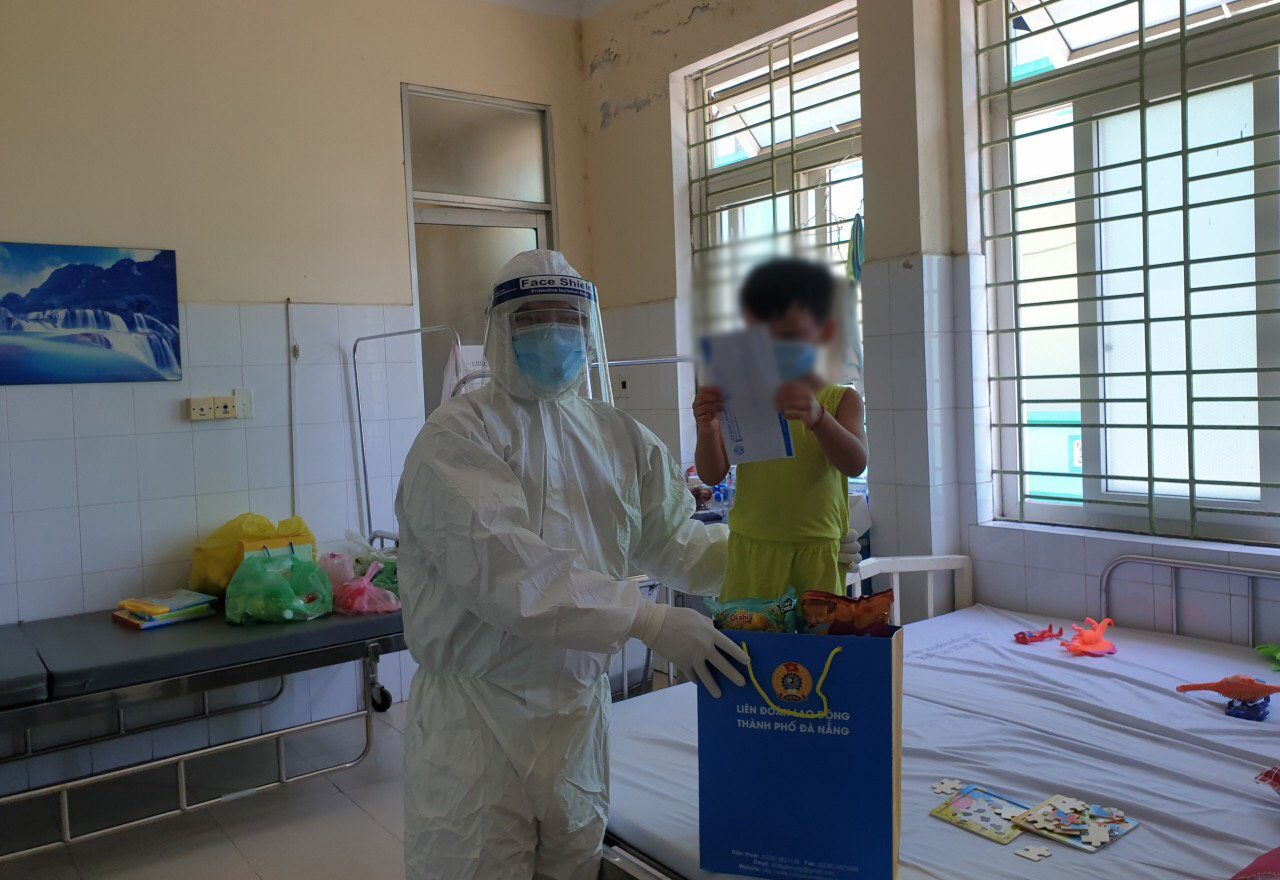 Tết thiếu nhi đặc biệt của các bệnh nhi mắc COVID-19