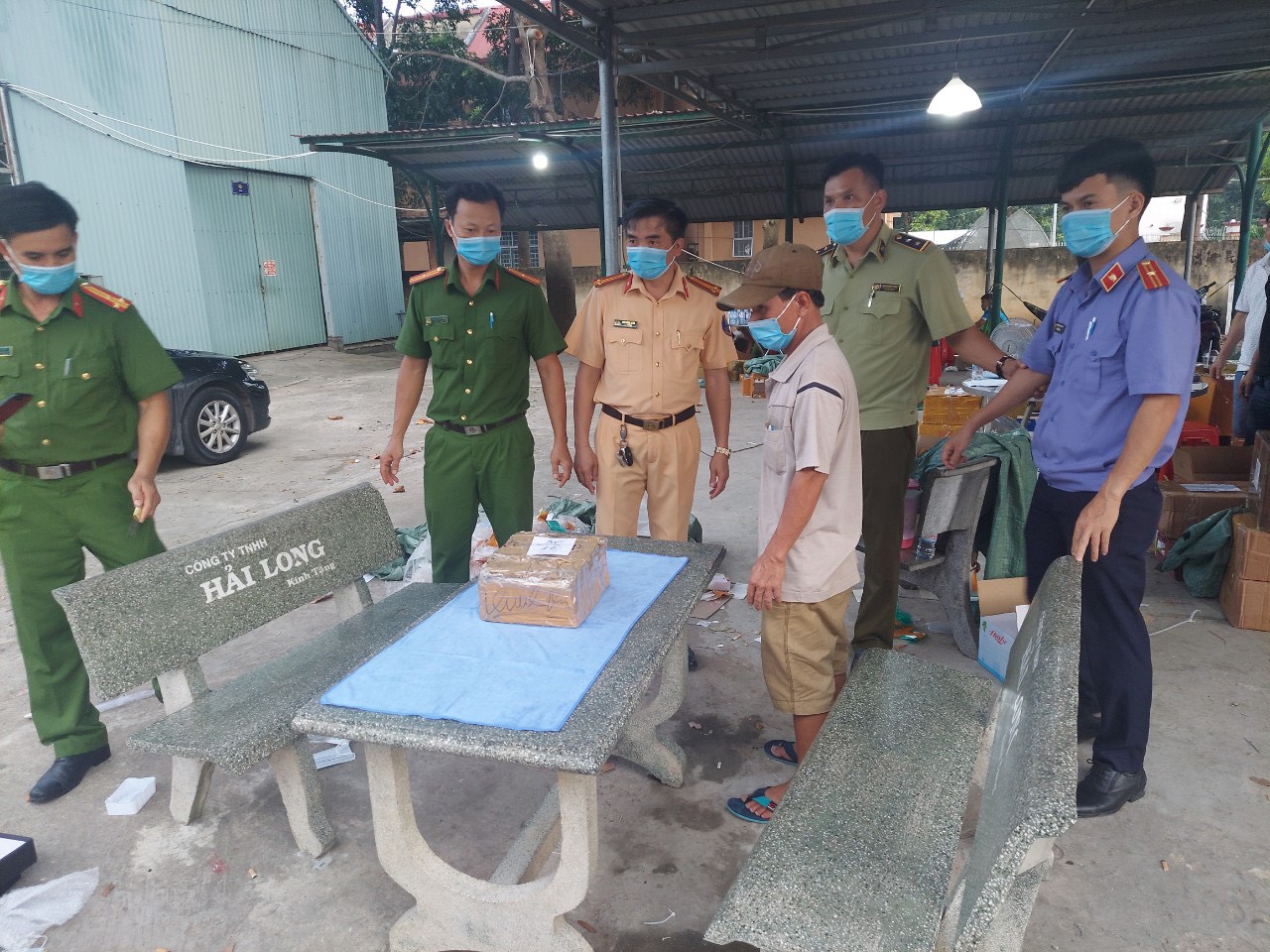 Giải mã bí mật  trong 30 bao tải màu xanh