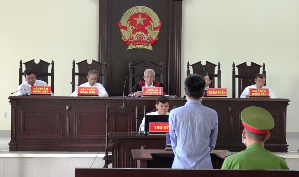 Anh rể đâm chết em dâu chỉ vì bị cha vợ nhắc nhở mở loa kẹo kéo quá ồn