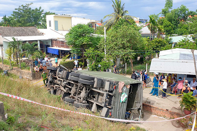 Thông tin mới vụ xe biển đỏ bị tai nạn