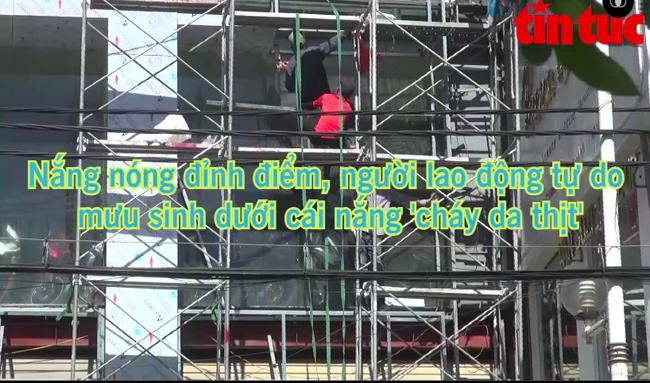 Người lao động mưu sinh dưới cái nắng cháy da thịt