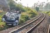 Vụ tai nạn khiến bé trai 1 tuổi tử vong do gác chắn chưa hạ Khởi tố 2 nhân viên đường sắt