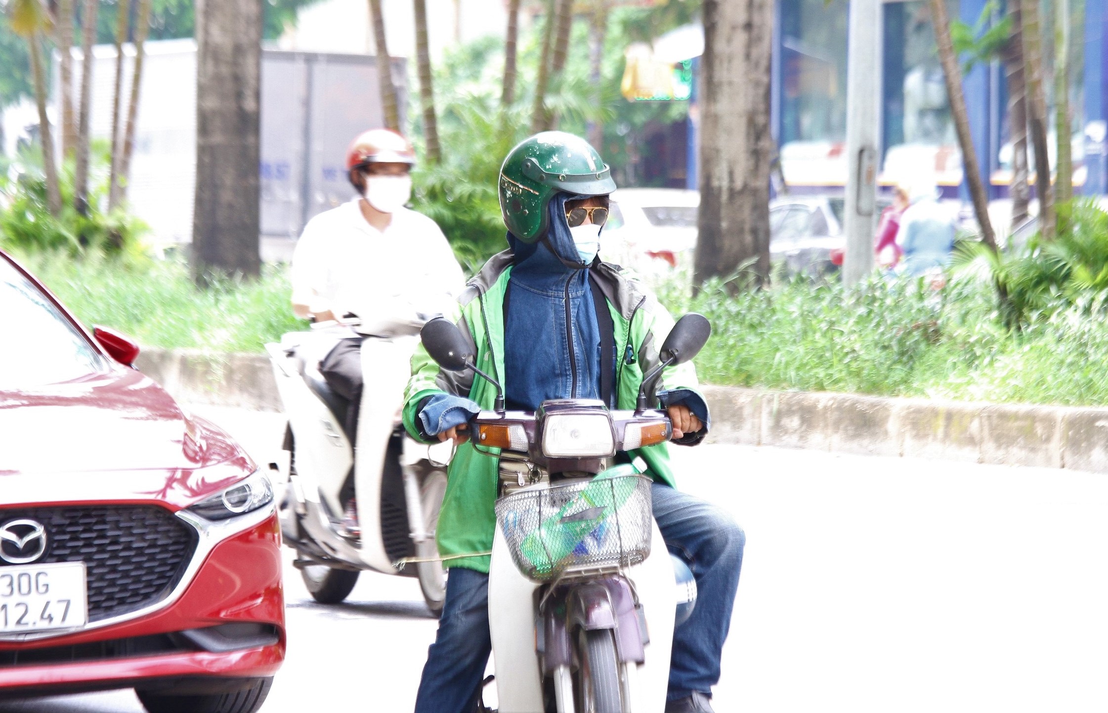 Người Hà Nội đội nắng nóng 40 độ C mưu sinh