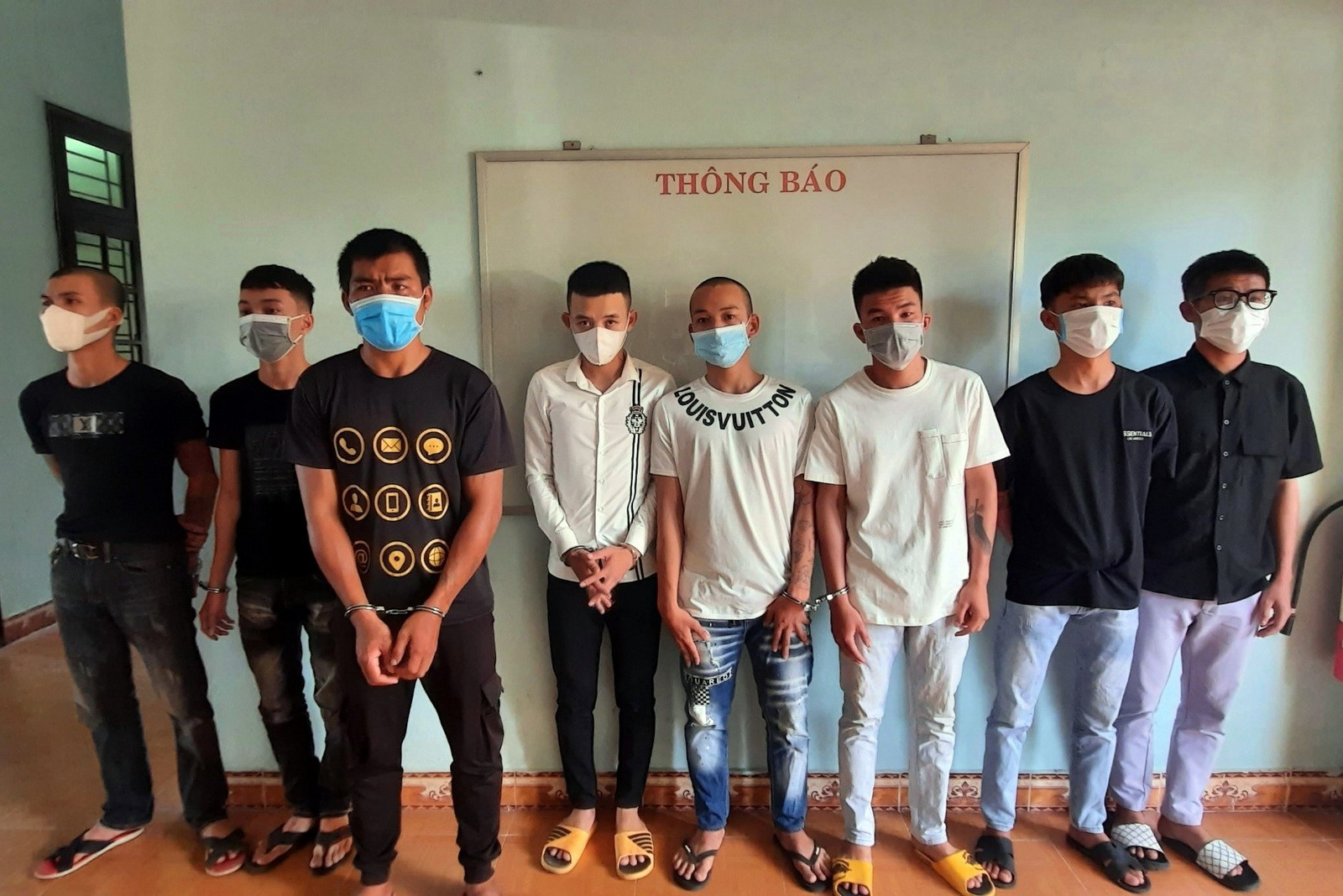 Hỗn chiến bằng dao rựa, mã tấu, tuýp sắt, nhiều thanh niên bị khởi tố