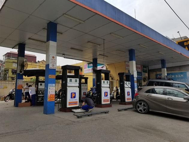 Giá xăng tăng gần 800 đồng lít từ 15h chiều nay