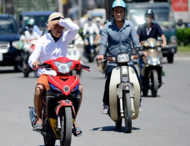 Nhiều nơi trên cả nước nắng nóng gay gắt, nhiệt độ tăng cao trên 38 độ C