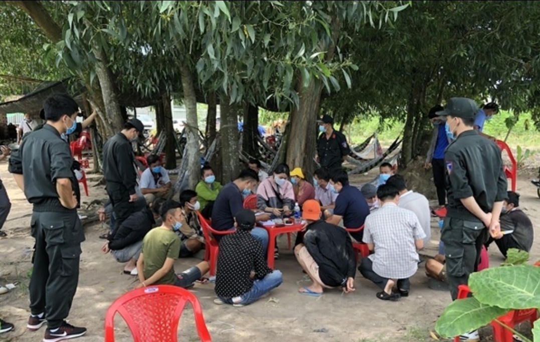 Mở sòng bạc liên tỉnh giữa mùa dịch