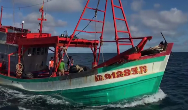 Bắt giữ tàu vận chuyển 70 000 lít dầu DO trái phép