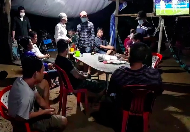 Bắt quả tang 22 đối tượng vừa xem EURO 2020 vừa  cá độ