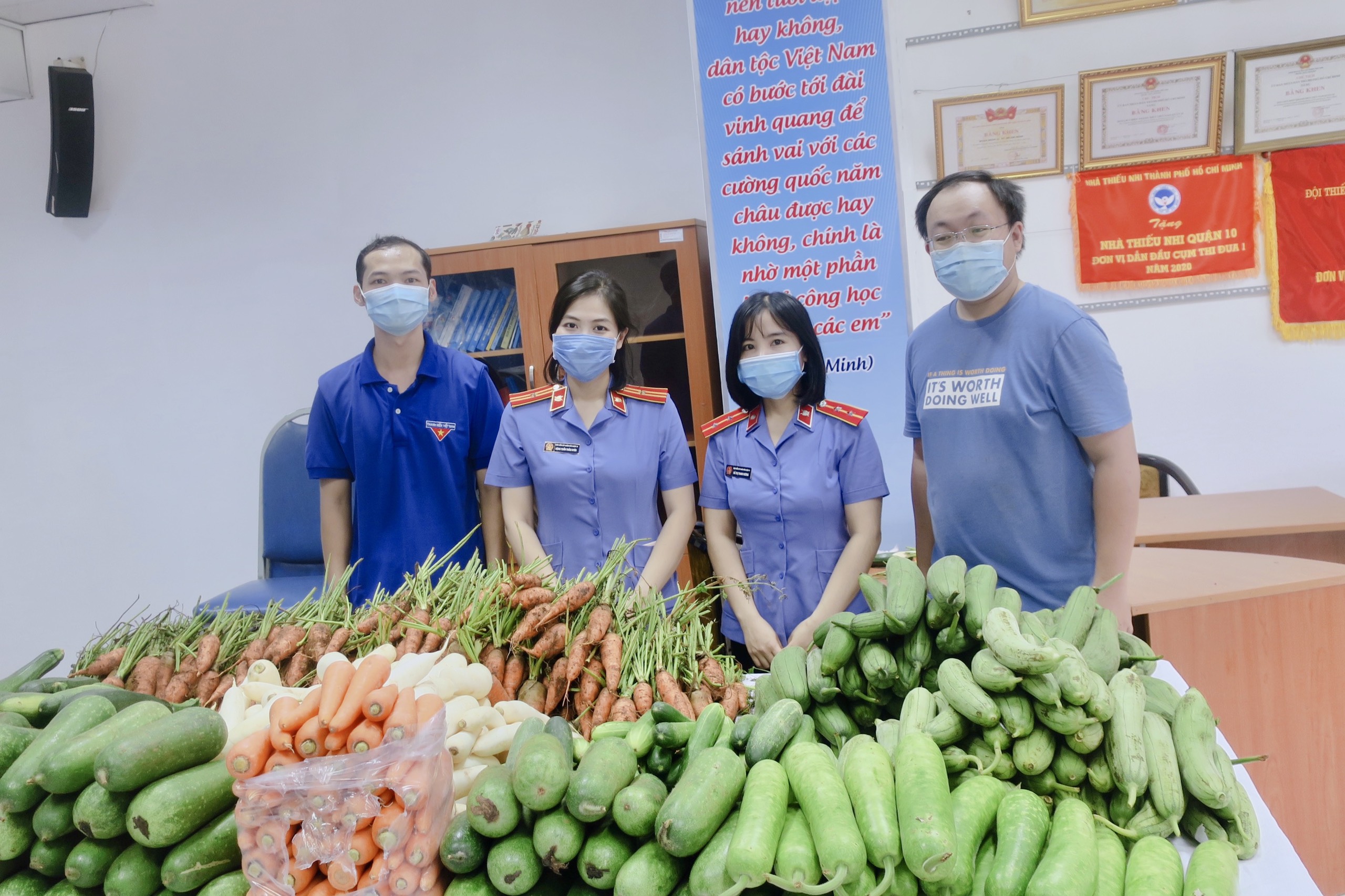 VKSND quận 10 quyên góp “Gian hàng 0 đồng” phục vụ người dân khó khăn