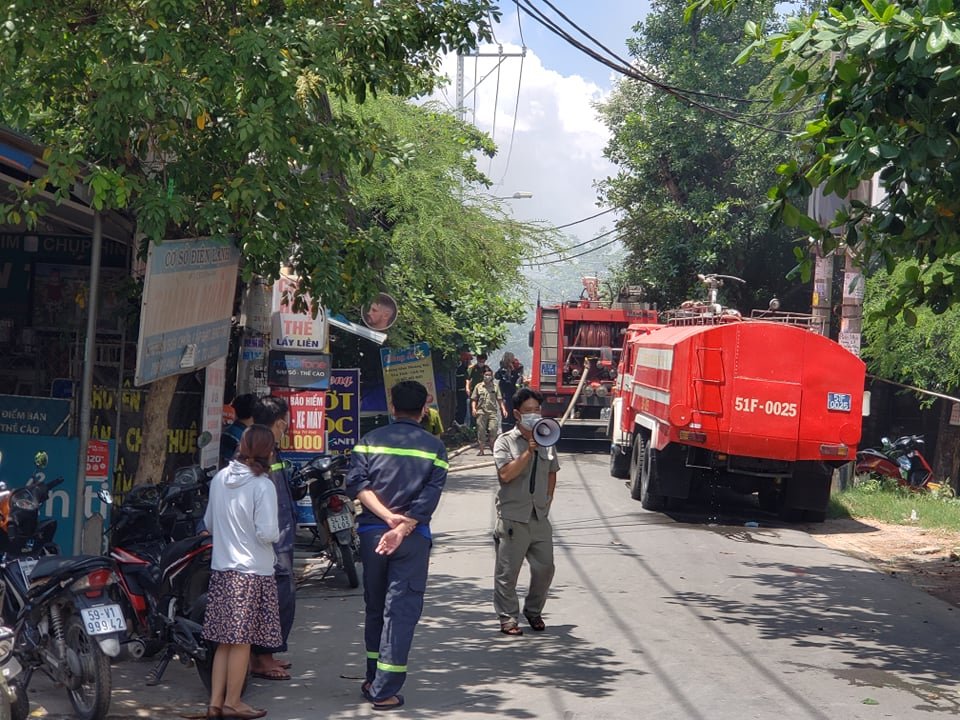 TP HCM Hỏa hoạn thiêu rụi 3 căn nhà ở TP Thủ Đức