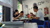 Từ ngày 13 7, Hà Nội dừng dịch vụ ăn, uống tại chỗ, đóng cửa hàng cắt tóc, gội đầu