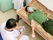 Cán bộ huyện Hương Sơn kịp thời hiến máu cứu người