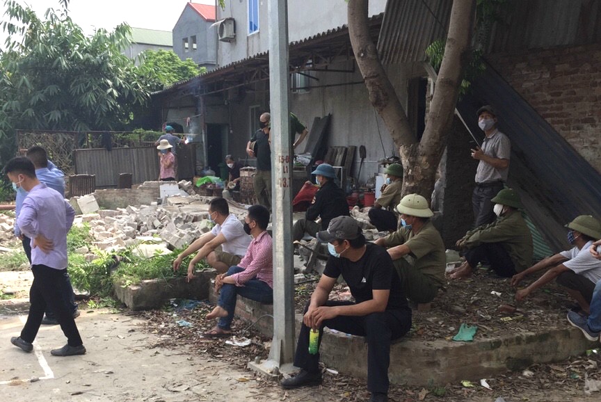 Xã Liên Hà tổ chức đông người thi công khi dịch COVID-19 diễn biến phức tạp