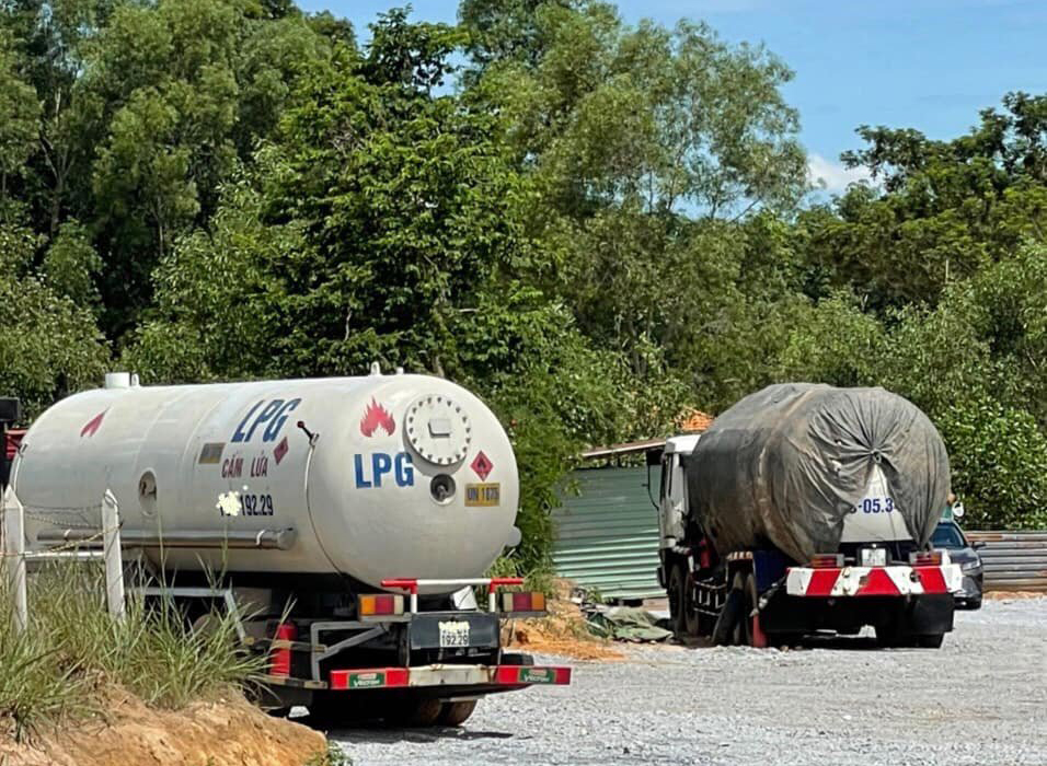 Đột kích 2 điểm sang chiết gas quy mô lớn từ xe bồn