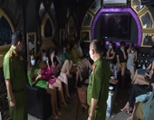 Chủ quán karaoke và khách bị phạt 75 triệu đồng, buộc cách ly tại chỗ