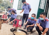VKSND huyện Bắc Trà My chế biến thực phẩm gửi người dân TP Hồ Chí Minh