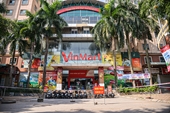 Hình ảnh hàng loạt khách sạn, siêu thị Vinmart liên quan đến F0 tại công ty Thanh Nga đóng cửa
