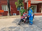 Nữ công nhân môi trường bị cướp được Công an trao tặng xe máy
