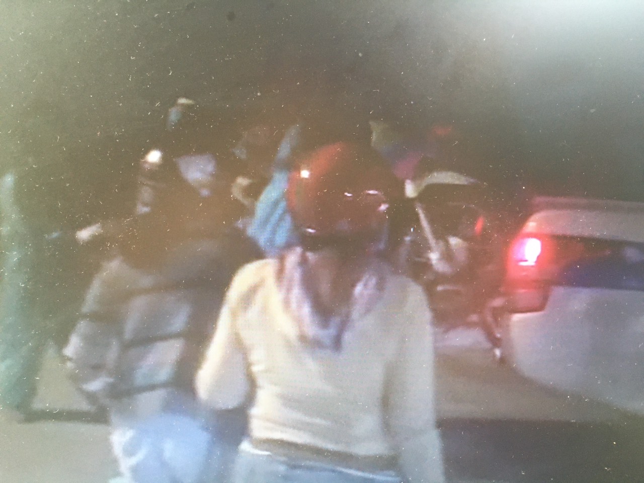 Xúc động hình ảnh CSGT đưa hai mẹ con chạy thận về quê