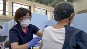 Số ca nhiễm COVID-19 tại Nhật Bản vượt ngưỡng 15 000 ca trong 24 giờ, thiếu vắc xin ở nhiều tỉnh
