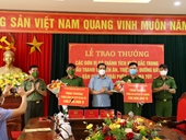 Chủ tịch UBND tỉnh Hà Tĩnh trao thưởng 200 triệu đồng cho lực lượng đánh án ma túy